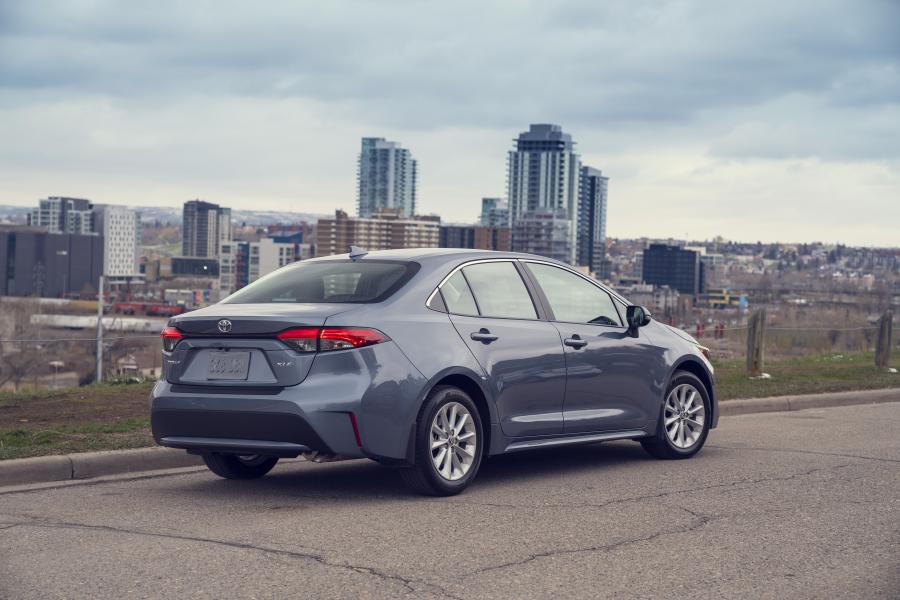  Toyota Corolla XLE Sedan 2019 года  (NA) (фото 31 из 40)